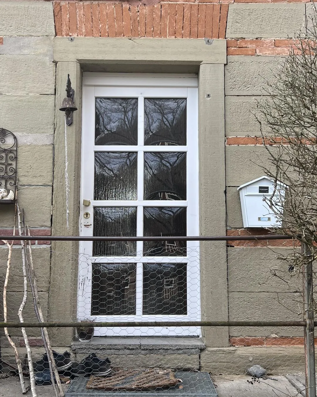 Sandsteinhaus in der Stadt – vorher