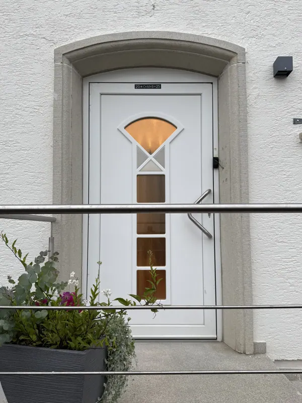 Vorher: alte Haustür