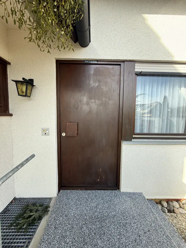 Vorher: alte Haustür