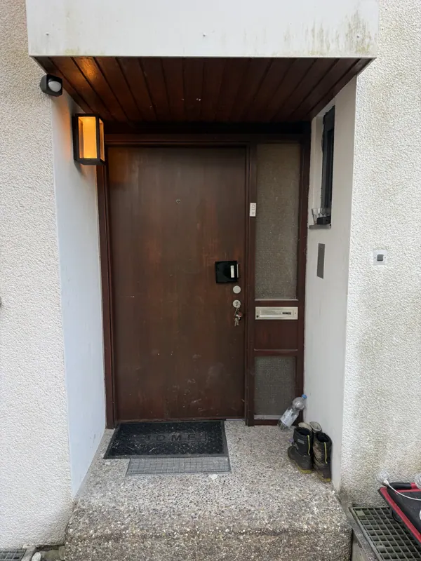 Vorher: alte Haustür